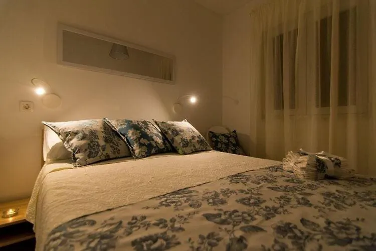 Apartment Boris St - Two Bedroom Apartment With Terrace And Jacuzzi Trogir
