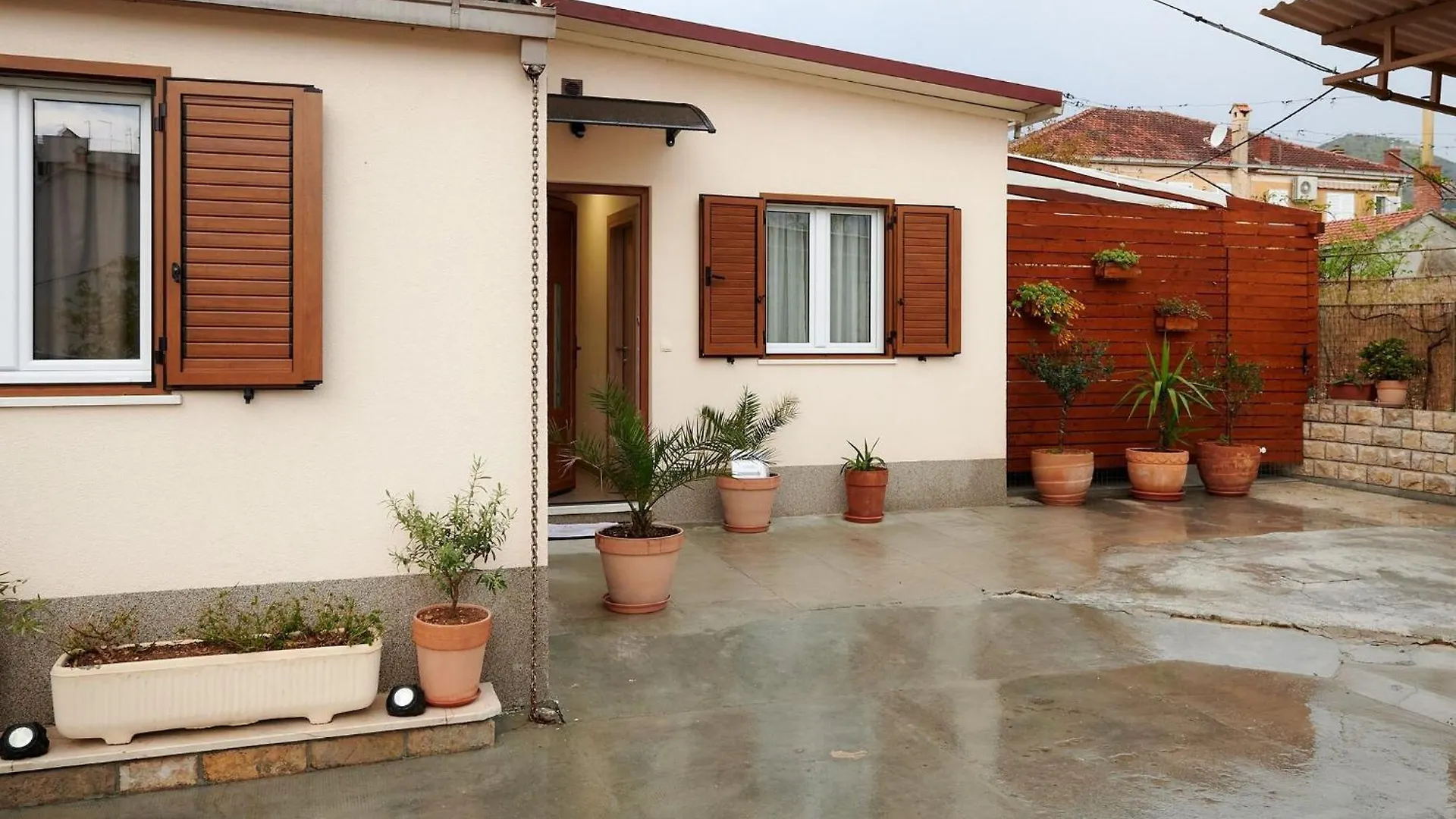 Apartment Boris St - Two Bedroom Apartment With Terrace And Jacuzzi Trogir