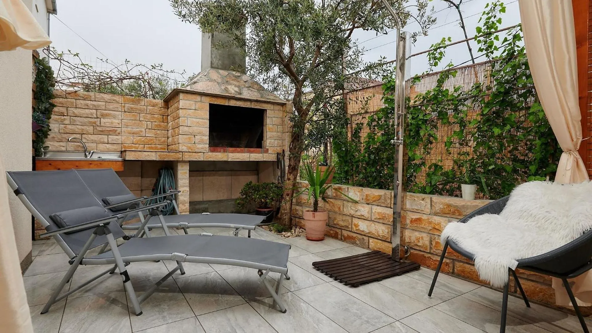 Apartment Boris St - Two Bedroom Apartment With Terrace And Jacuzzi 特罗吉尔