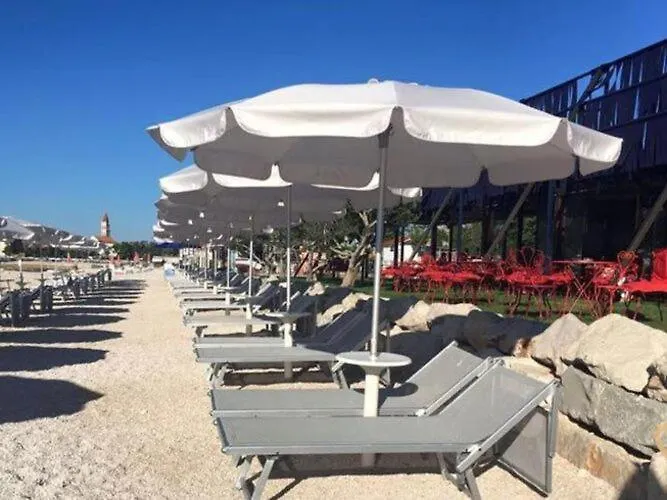 Apartment Boris St - Two Bedroom Apartment With Terrace And Jacuzzi Trogir