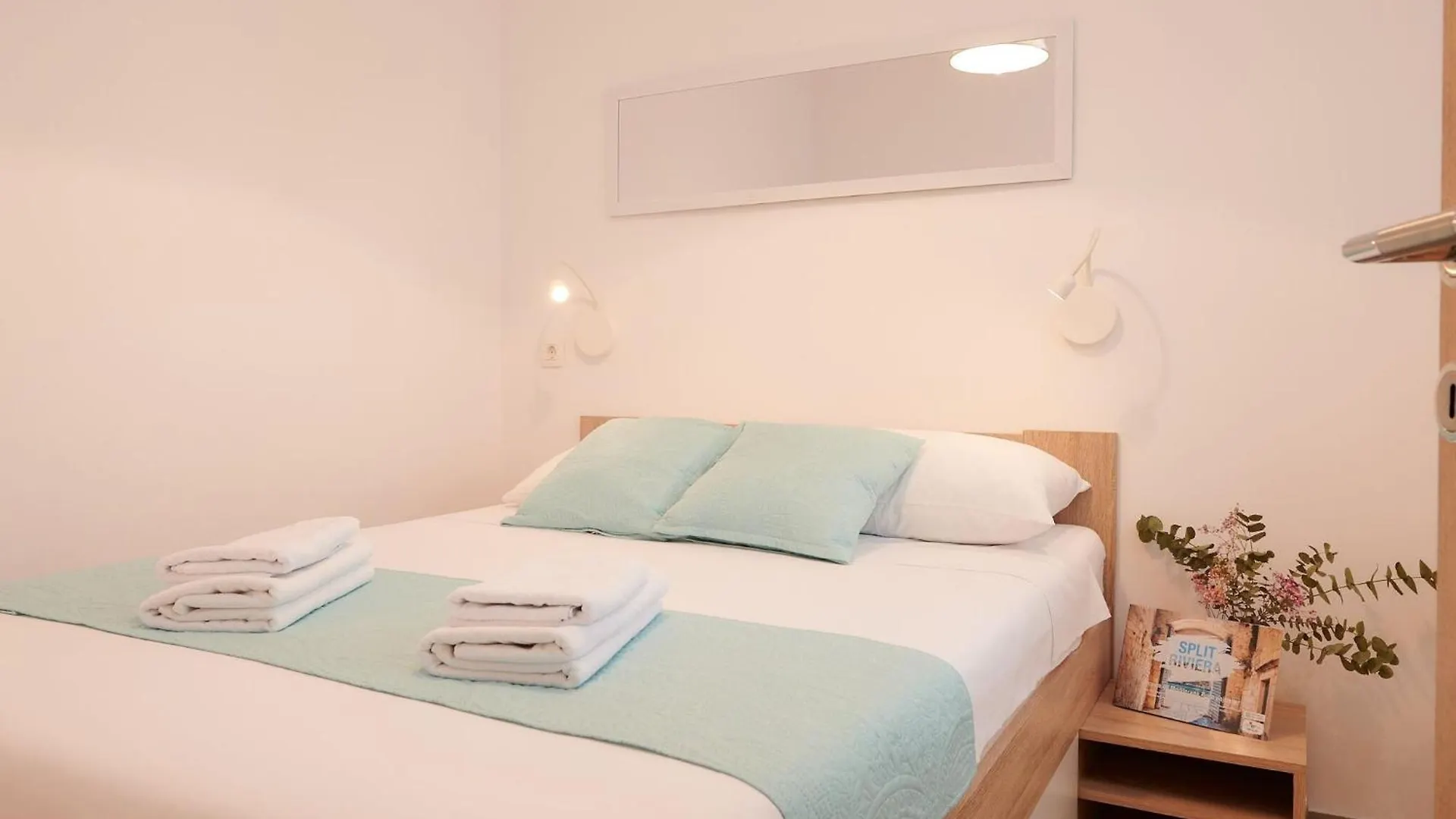 Apartment Boris St - Two Bedroom Apartment With Terrace And Jacuzzi Trogir