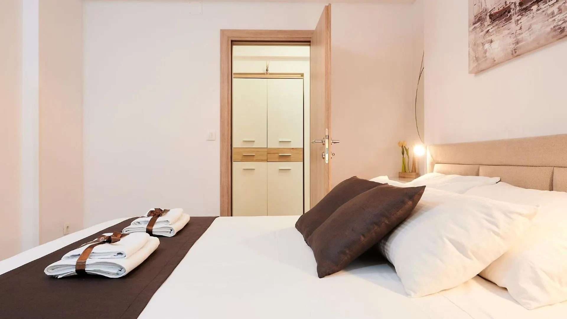 Apartment Boris St - Two Bedroom Apartment With Terrace And Jacuzzi Trogir