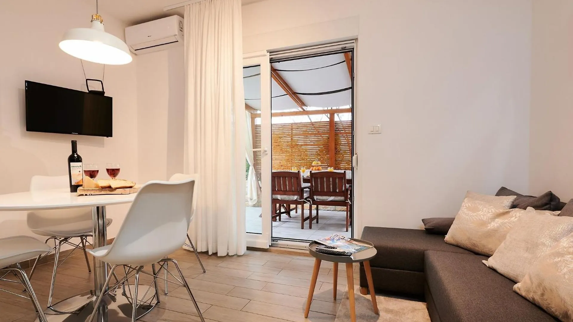 Apartment Boris St - Two Bedroom Apartment With Terrace And Jacuzzi Trogir