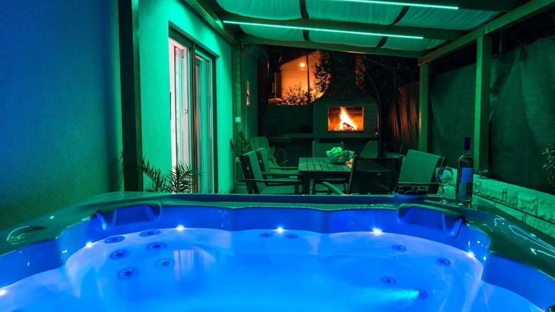 Apartment Boris St - Two Bedroom Apartment With Terrace And Jacuzzi Trogir