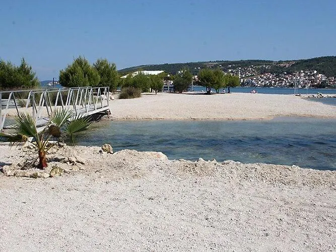 Apartment Boris St - Two Bedroom Apartment With Terrace And Jacuzzi Trogir