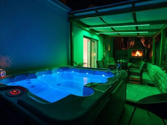 Apartment Boris St - Two Bedroom Apartment With Terrace And Jacuzzi Trogir Croatia