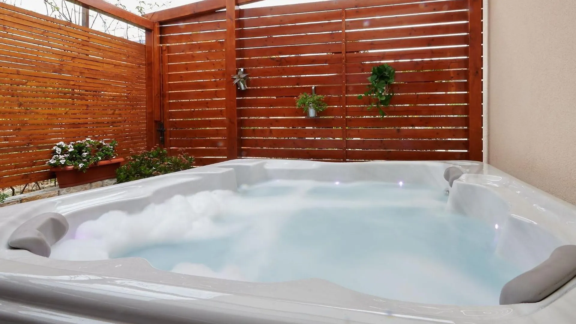 Apartment Boris St - Two Bedroom Apartment With Terrace And Jacuzzi Trogir
