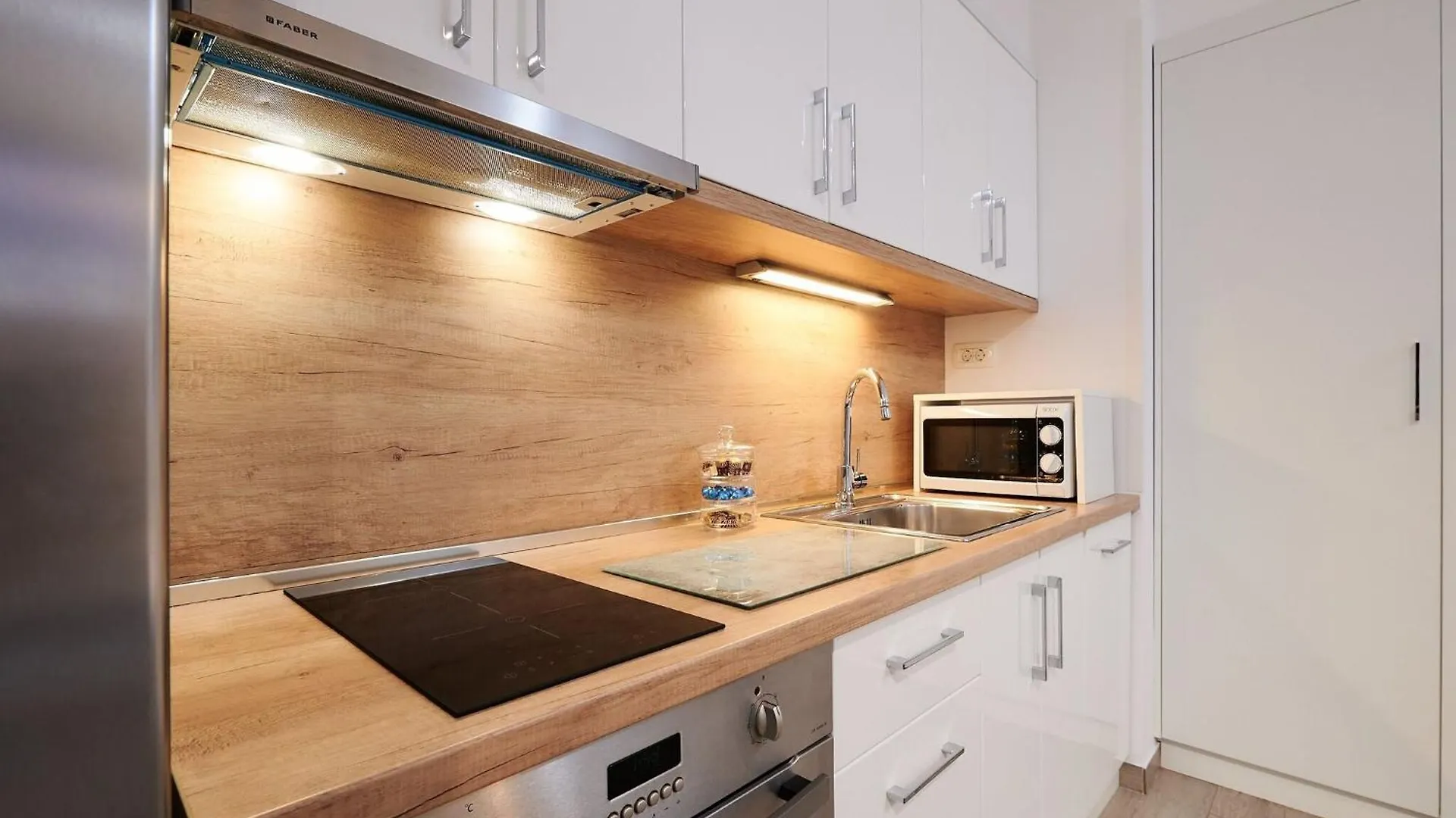 Apartment Boris St - Two Bedroom Apartment With Terrace And Jacuzzi 特罗吉尔 0*,
