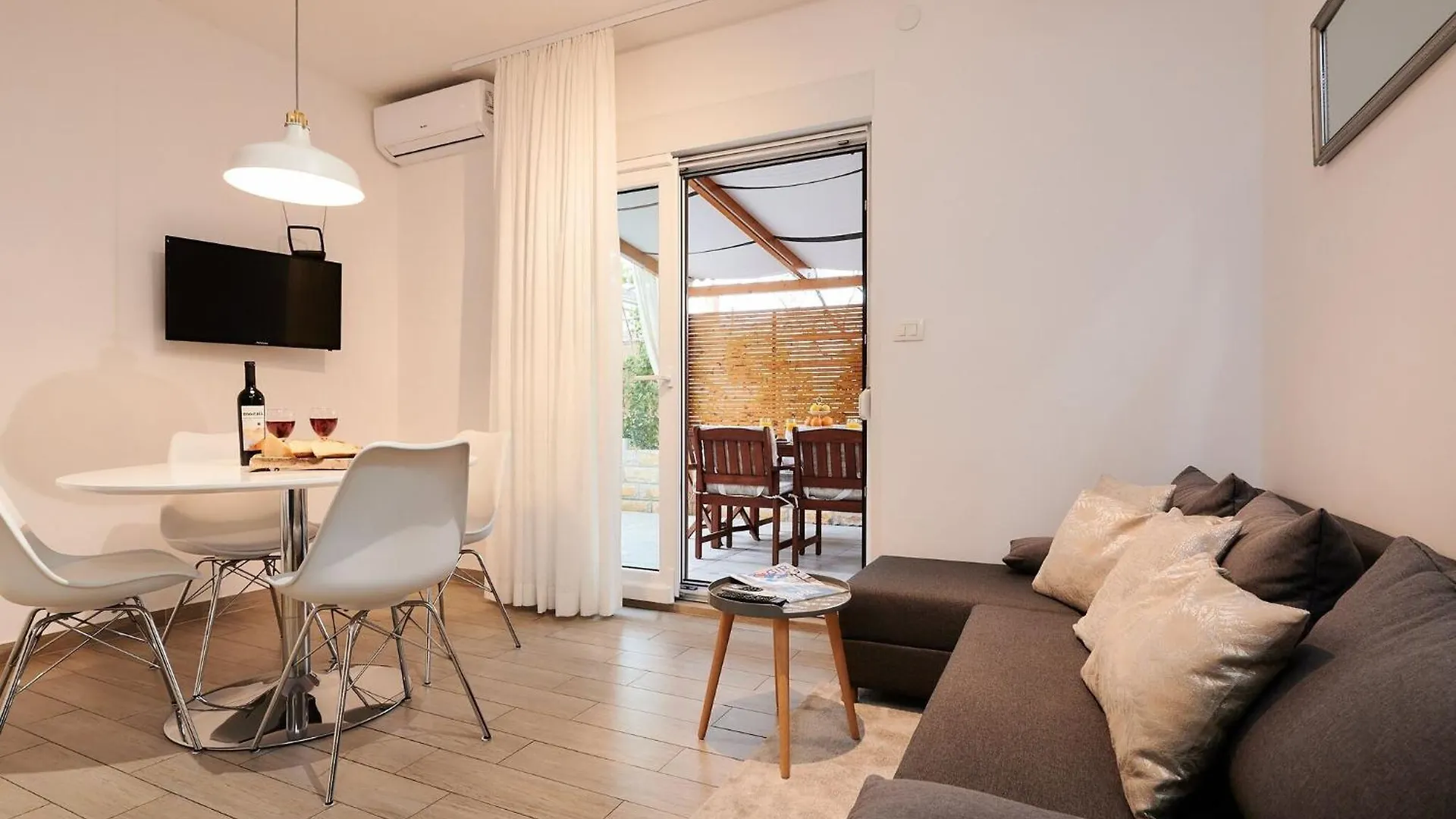Apartment Boris St - Two Bedroom Apartment With Terrace And Jacuzzi Trogir
