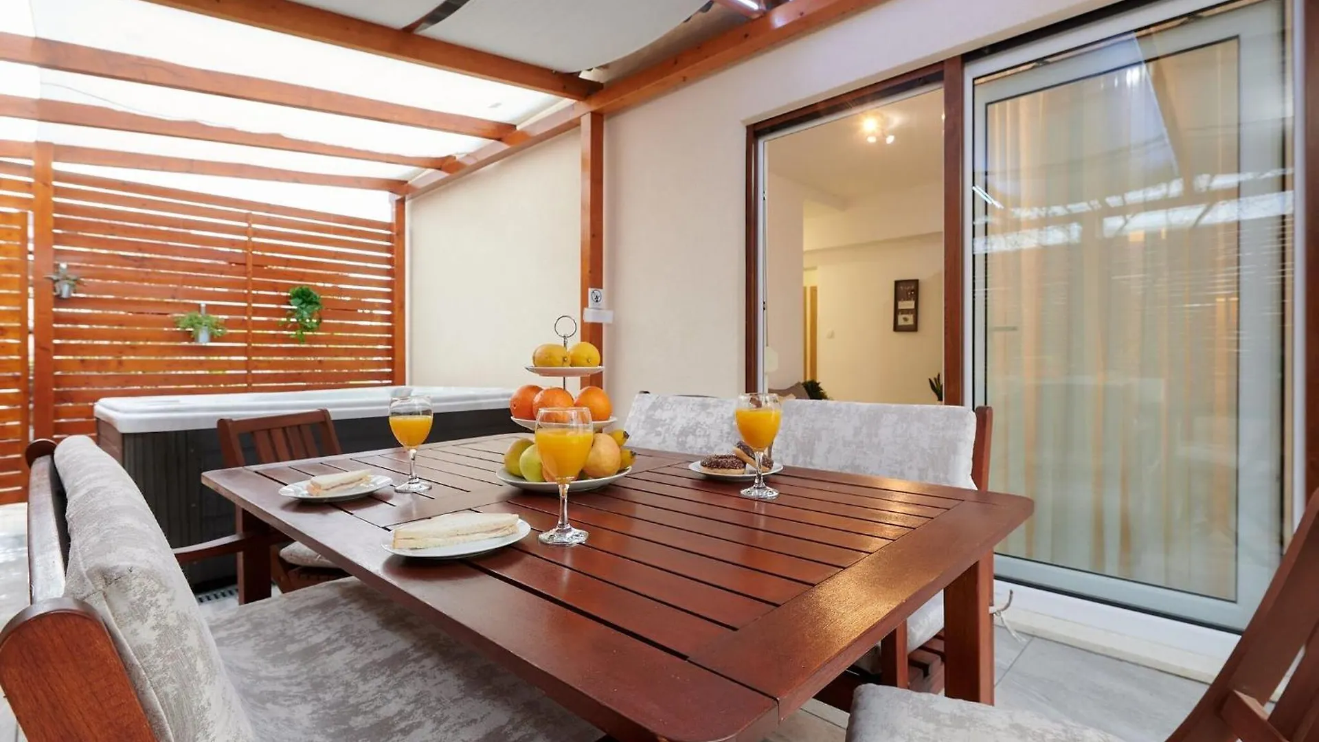 Apartment Boris St - Two Bedroom Apartment With Terrace And Jacuzzi Trogir 0*,