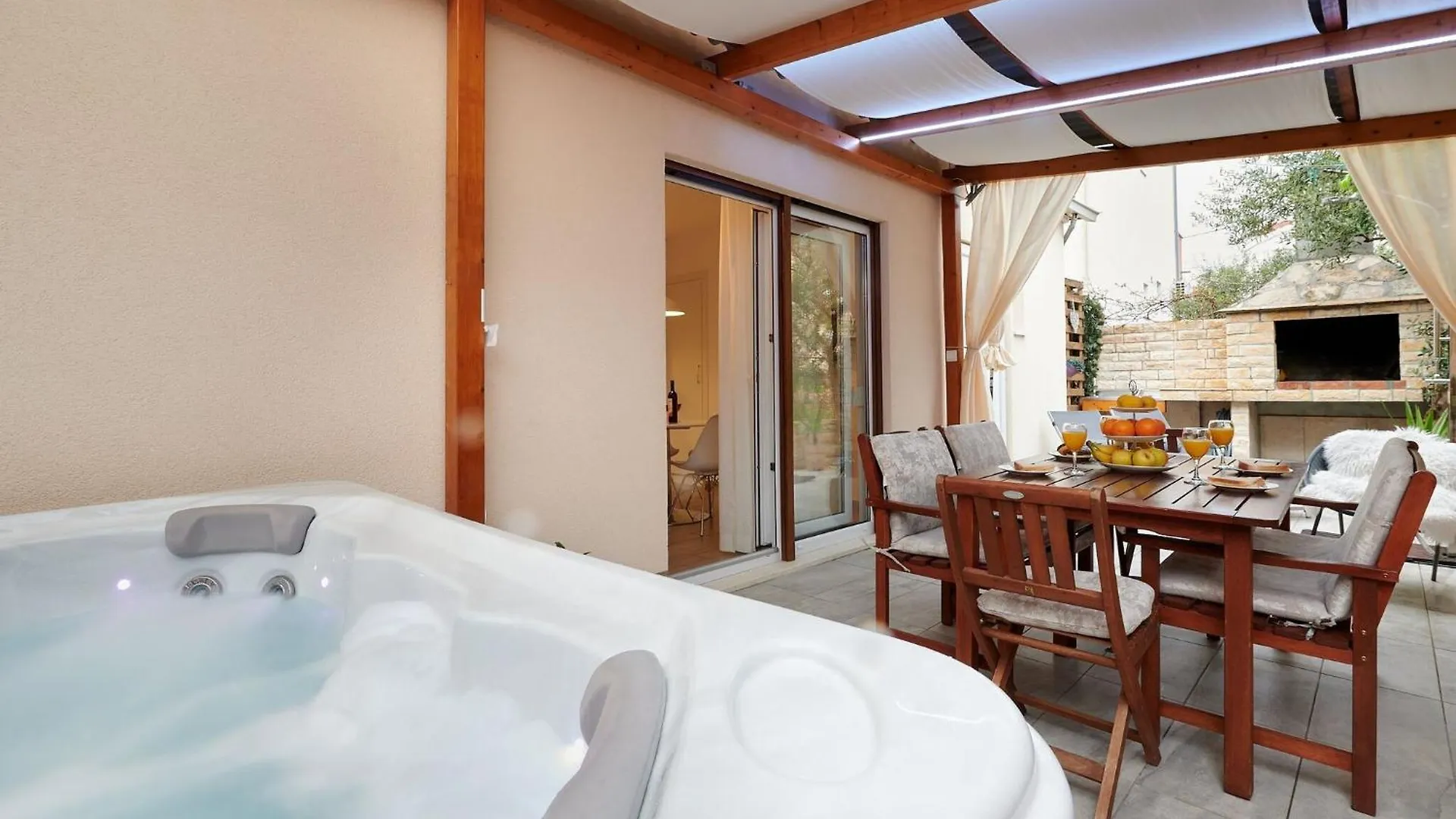 Apartment Boris St - Two Bedroom Apartment With Terrace And Jacuzzi Trogir